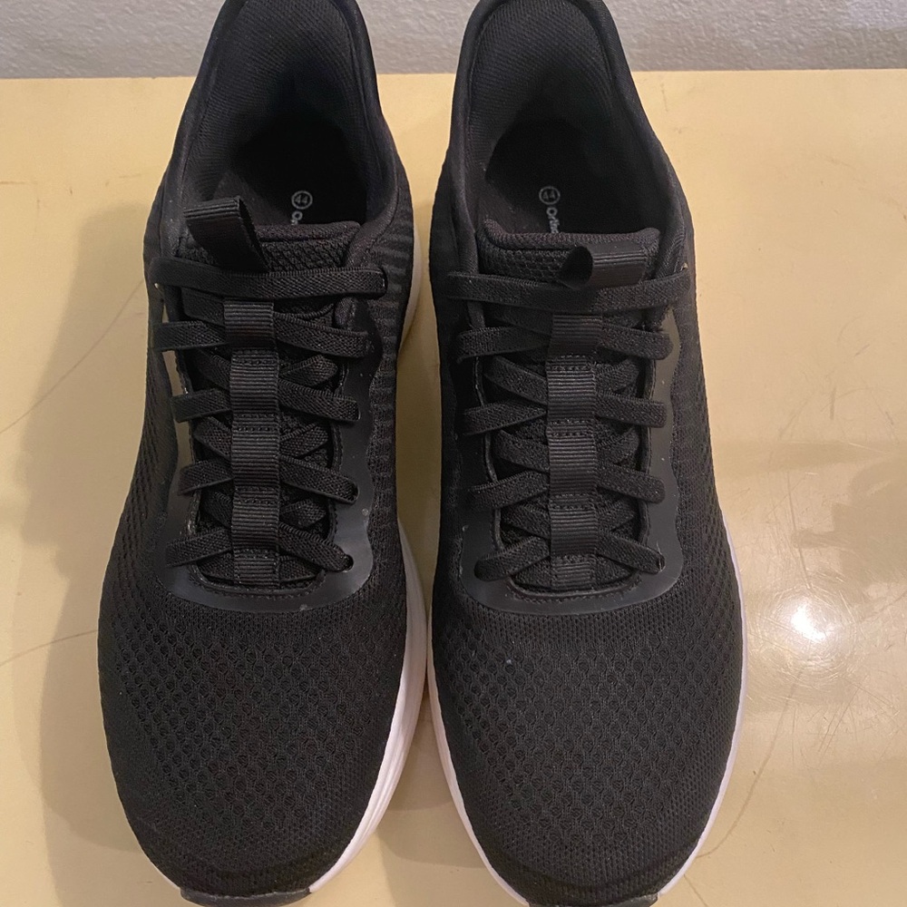 OrthoComfort Men’s Orthopedic Slip on Shoes.  Black.‎  Size 10.5.  Barley Worn.